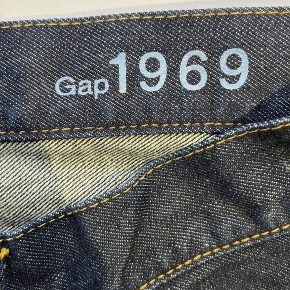 GAP Standard Straight Leg Size 30 x 32 - Picture 9 of 16